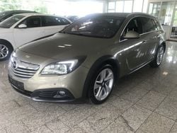 Gruen, metallic Gebraucht 2014 Opel Insignia Country Tourer Kombi | 10.985 € (Teuer)