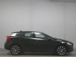 Black solid stone Gebraucht 2019 Volvo V40 Momentum Kombi | 13.980 € (Guter Preis)