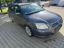 Grau Gebraucht 2006 Toyota Avensis Kombi | 4.590 € (Etwas zu teuer)