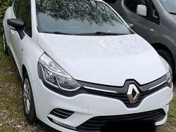 Weiß Gebraucht 2017 Renault Clio IV LIMITED Kleinwagen | 8.500 € (Etwas zu teuer)