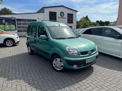 Grün Gebraucht 2005 Renault Kangoo Privilege Van / Kleinbus | 3.499 € (Teuer)