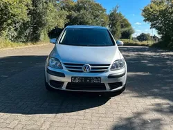 Silber Gebraucht 2005 VW Golf V Limousine | 2.500 €