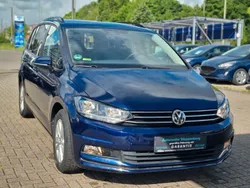Blau Gebraucht 2019 VW Touran Comfortline Van / Kleinbus | 22.990 € (Guter Preis)