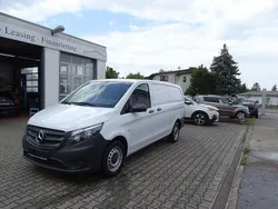 Weiß Gebraucht 2022 Mercedes Vito Van / Kleinbus | 26.990 €