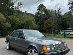 Grau Gebraucht 1987 Mercedes E230 Limousine | 3.350 €