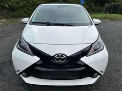 Weiß Gebraucht 2016 Toyota Aygo X-wave Kleinwagen | 6.999 € (Fairer Preis)