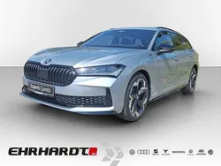 Silber Neu 2025 Skoda Superb SportLine Kombi | 55.990 € (Etwas zu teuer)