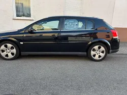 Schwarz Gebraucht 2005 Opel Signum Kombi | 2.200 € (Etwas zu teuer)
