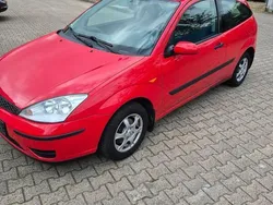 Rot Gebraucht 2002 Ford Focus Limousine | 200 € (Superpreis)