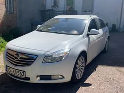 Weiß Gebraucht 2010 Opel Insignia Sport Kombi | 2.200 € (Guter Preis)