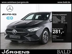 Schwarz metalliclack kosmossch Gebraucht 2024 Mercedes A200 Progressive Limousine | 29.550 € (Fairer Preis)