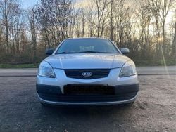 Silber Gebraucht 2006 Kia Rio EX Limousine | 1.500 € (Guter Preis)