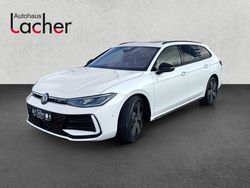 Weiß Gebraucht 2024 VW Passat R-line Kombi | 45.890 €