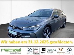 Grau Neu 2025 VW Passat Business Limousine | 53.490 €