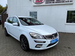 Weiß Gebraucht 2012 Kia Ceed Sportswagon Edition 7 Kombi | 6.900 € (Fairer Preis)