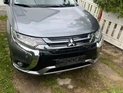 Grau Gebraucht 2016 Mitsubishi Outlander P-HEV SUV | 8.250 €