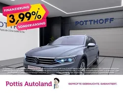Grau Gebraucht 2023 VW Passat Alltrack Kombi | 31.977 € (Fairer Preis)