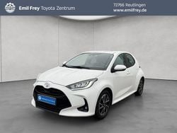 Weiß Gebraucht 2021 Toyota Yaris Hybrid Team Limousine | 15.990 € (Guter Preis)
