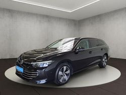 Grenadillschwarz metallic Gebraucht 2024 VW Passat Elegance Kombi | 47.400 € (Teuer)