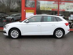 Moonweiss (metallic) Gebraucht 2024 Skoda Scala Clever Kleinwagen | 18.400 € (Guter Preis)