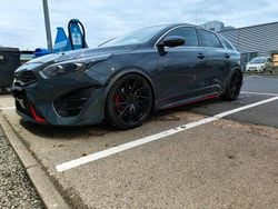 Grau Gebraucht 2024 Kia ProCeed GT Kleinwagen | 27.199 € (Guter Preis)