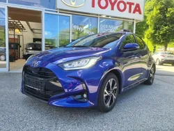Blau Neu 2025 Toyota Yaris Hybrid Limousine | 28.590 € (Etwas zu teuer)