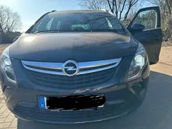 Schwarz Gebraucht 2015 Opel Zafira Tourer Eco Van / Kleinbus | 9.499 € (Fairer Preis)