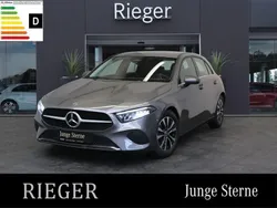 Grey metallic Gebraucht 2023 Mercedes A180 Advanced Limousine | 27.448 € (Guter Preis)