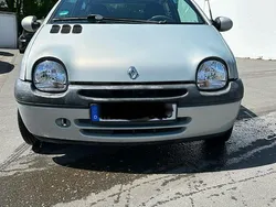 Grau Gebraucht 2005 Renault Twingo Kleinwagen | 1.200 € (Fairer Preis)