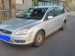 Silber Gebraucht 2007 Ford Focus Kombi | 3.000 € (Teuer)
