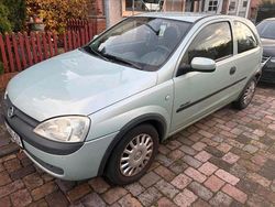 Grün Gebraucht 2000 Opel Corsa Kleinwagen | 850 €