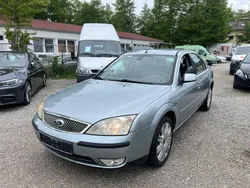 Grau Gebraucht 2005 Ford Mondeo Ghia Limousine | 890 € (Etwas zu teuer)