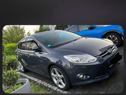 Blau Gebraucht 2011 Ford Focus Limousine | 4.500 €