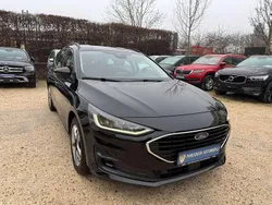 Obsidianschwarz metallic Gebraucht 2022 Ford Focus Cool & Connect Kombi | 12.999 € (Guter Preis)