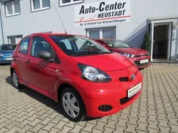 Rot Gebraucht 2011 Toyota Aygo Kleinwagen | 3.690 € (Fairer Preis)