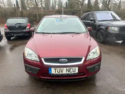 Amarenarot metallic Gebraucht 2005 Ford Focus Titanium Kleinwagen | 1.790 € (Guter Preis)