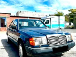 Blau Gebraucht 1988 Mercedes E300 Limousine | 9.124 €