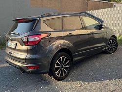 Grau Gebraucht 2018 Ford Kuga ST-Line SUV | 14.800 € (Fairer Preis)