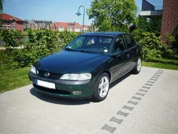 Grün Gebraucht 1998 Opel Vectra Limousine | 1.150 €