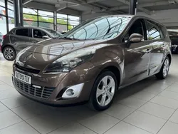 Grau Gebraucht 2011 Renault Scénic III Dynamique Van / Kleinbus | 7.890 € (Teuer)