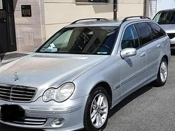 Silber Gebraucht 2006 Mercedes 220 Avantgarde Kombi | 3.400 €