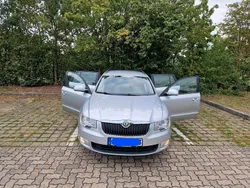 Grau Gebraucht 2012 Skoda Superb Active Kombi | 6.500 €