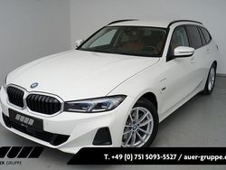 Weiß Gebraucht 2022 BMW 330e Sport Line Kombi | 32.800 € (Fairer Preis)