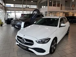 Weiß Gebraucht 2023 Mercedes C200 Avantgarde Limousine | 34.990 € (Superpreis)