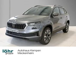 Graphitegrau metallic Neu 2025 Skoda Karoq Tour SUV | 36.990 € (Fairer Preis)