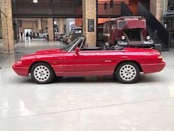 Rot Gebraucht 1992 Alfa Romeo Spider Cabrio | 25.800 €