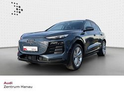 Blau (plasmablau metallic) Gebraucht 2025 Audi Q6 e-tron Performance SUV | 61.560 € (Guter Preis)