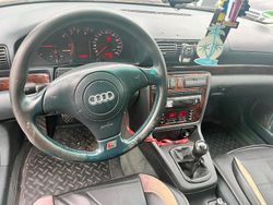Schwarz Gebraucht 1997 Audi A4 Kombi | 800 € (Fairer Preis)