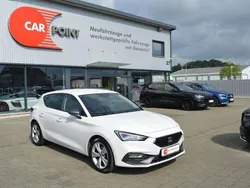 "candy" weiss Gebraucht 2021 Seat Leon FR Limousine | 21.990 € (Fairer Preis)