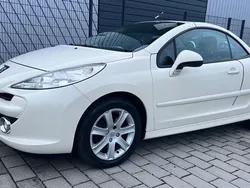 Weiß Gebraucht 2009 Peugeot 207 CC Cabrio | 5.990 € (Fairer Preis)